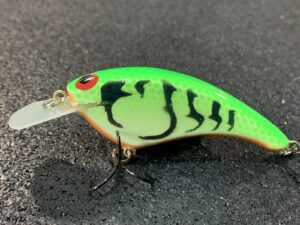 John Hott Lures - Petite Petee - Custom Balsa Crankbait - Lime Pearl Craw Color